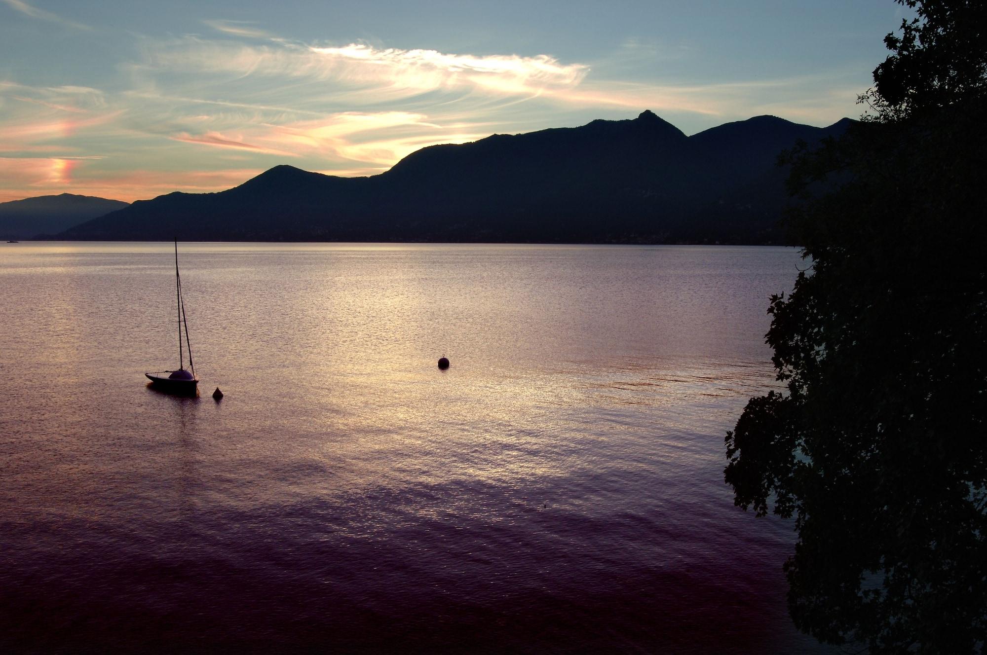 Camin Hotel Colmegna Luino Esterno foto