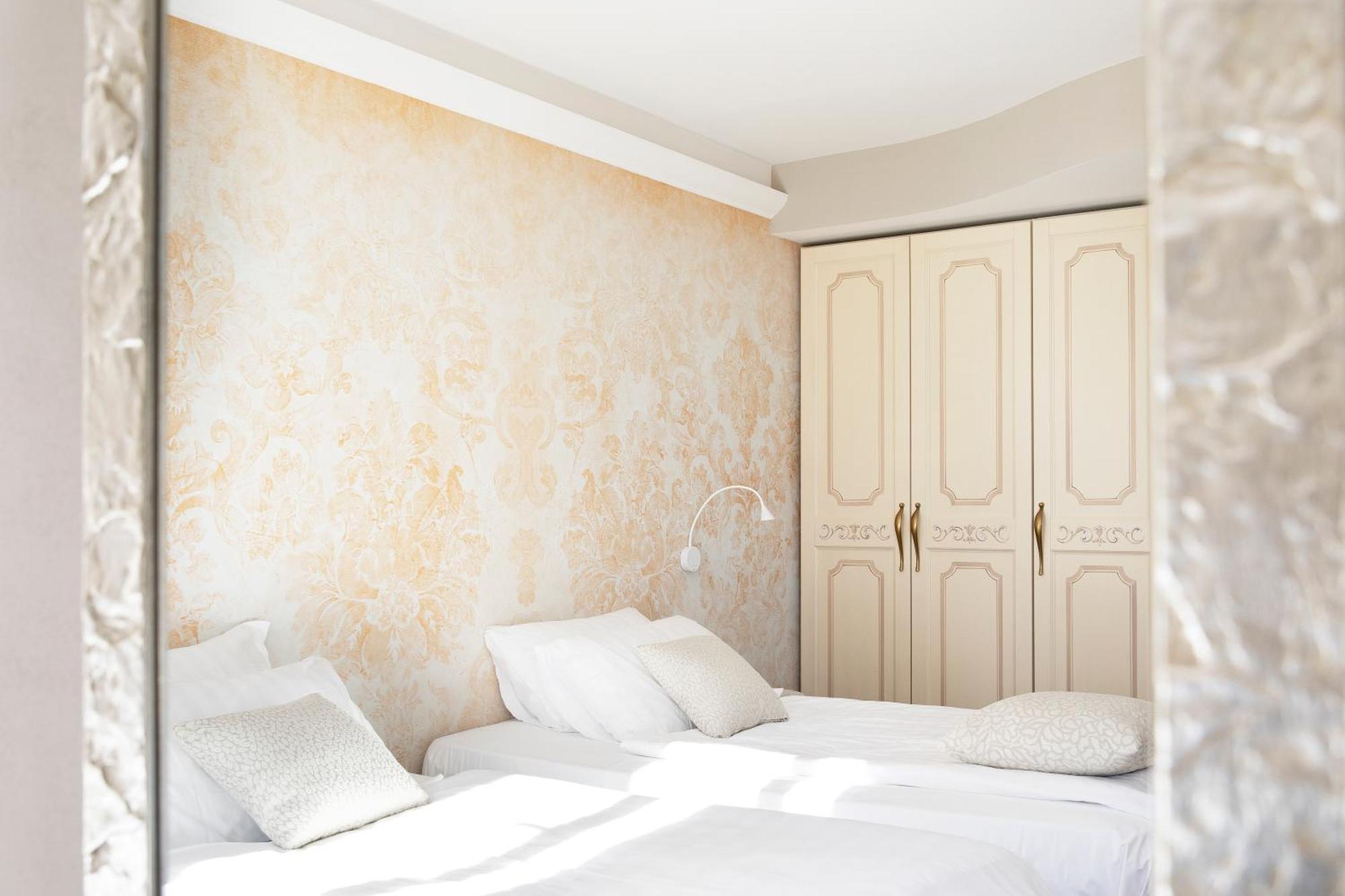 Camin Hotel Colmegna Luino Esterno foto