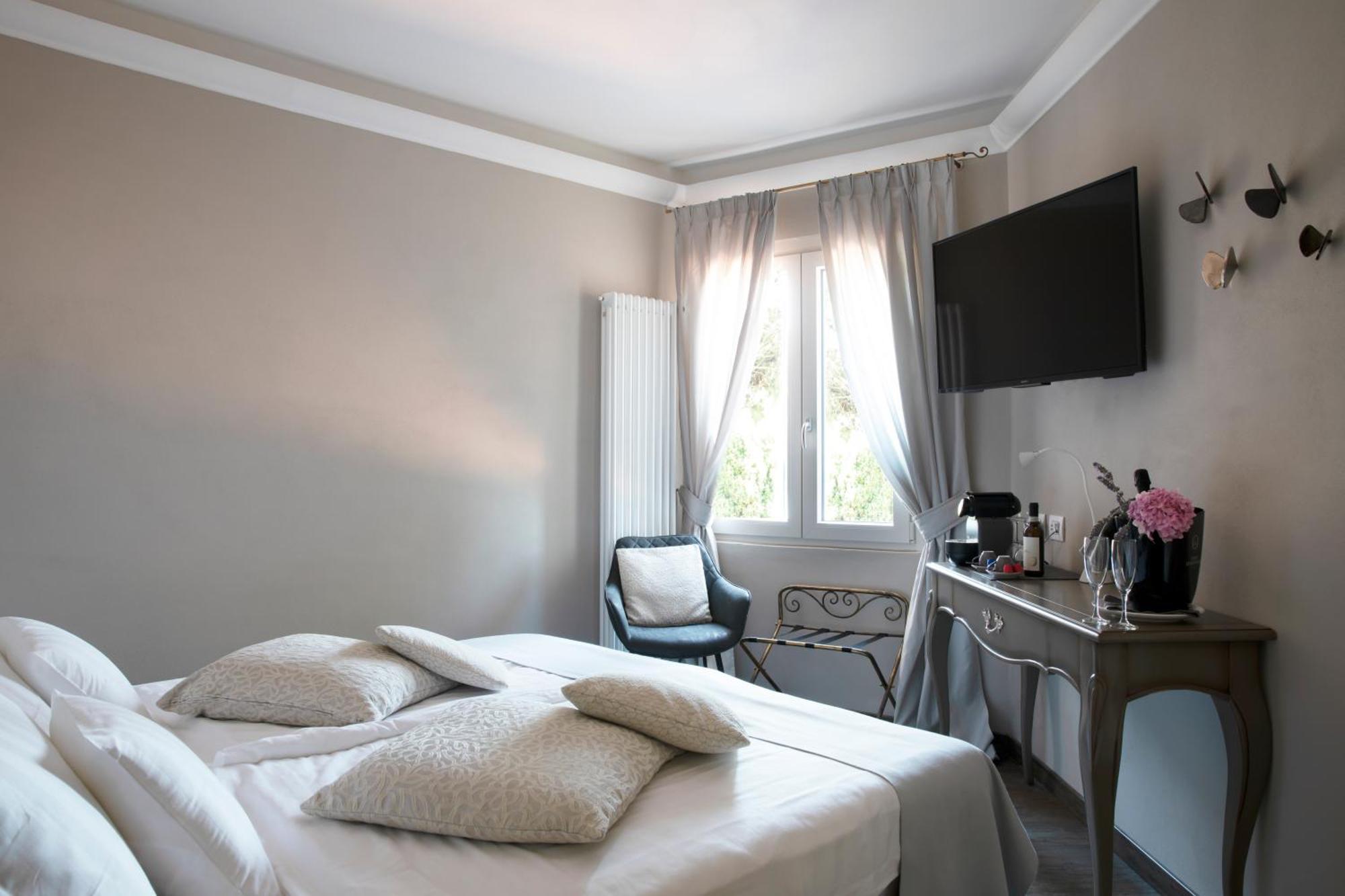 Camin Hotel Colmegna Luino Esterno foto