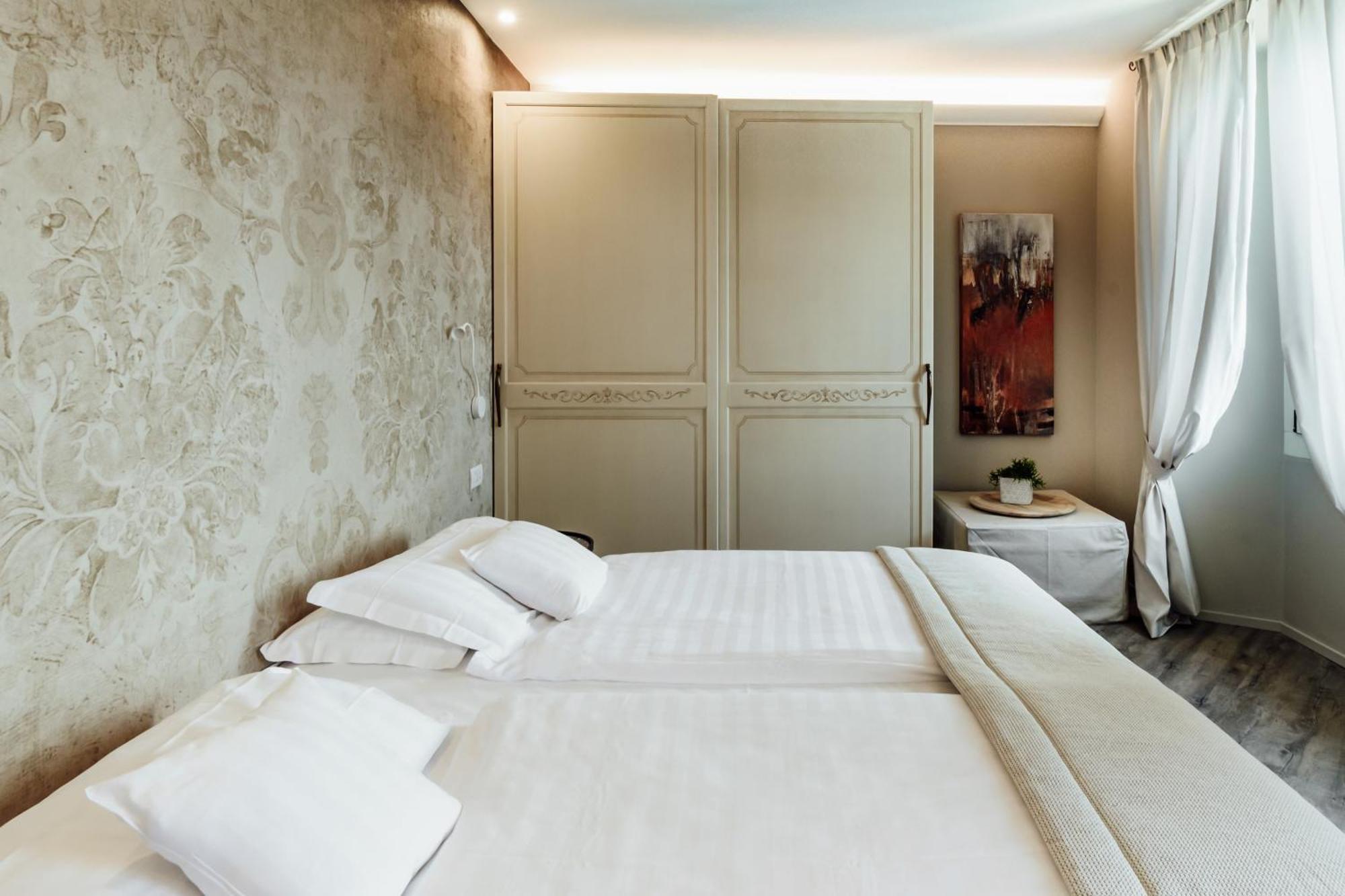 Camin Hotel Colmegna Luino Esterno foto
