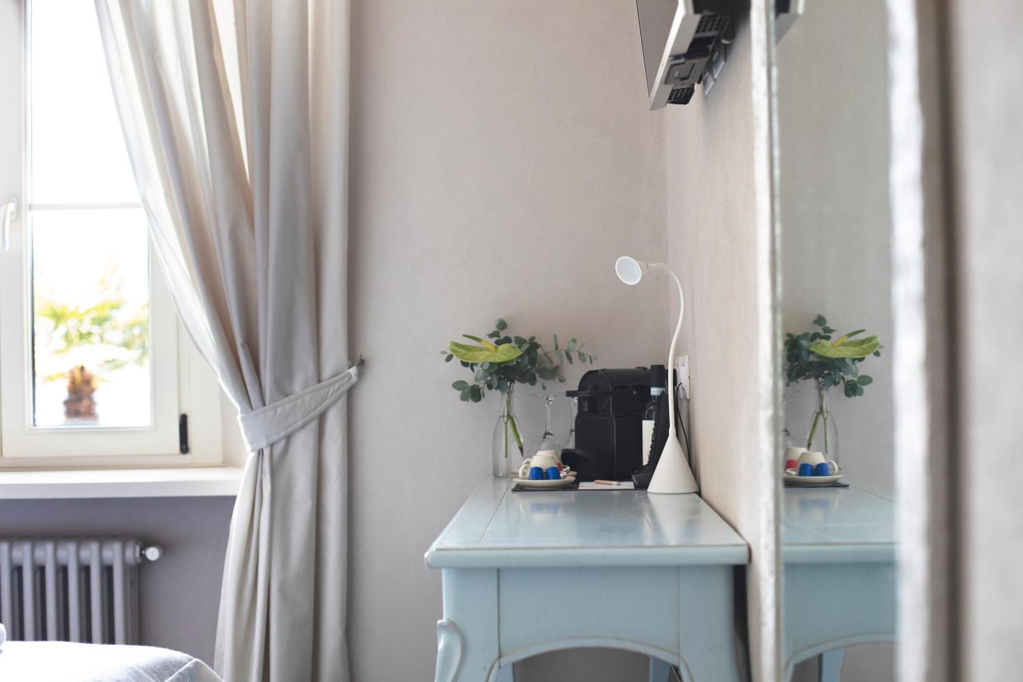 Camin Hotel Colmegna Luino Esterno foto