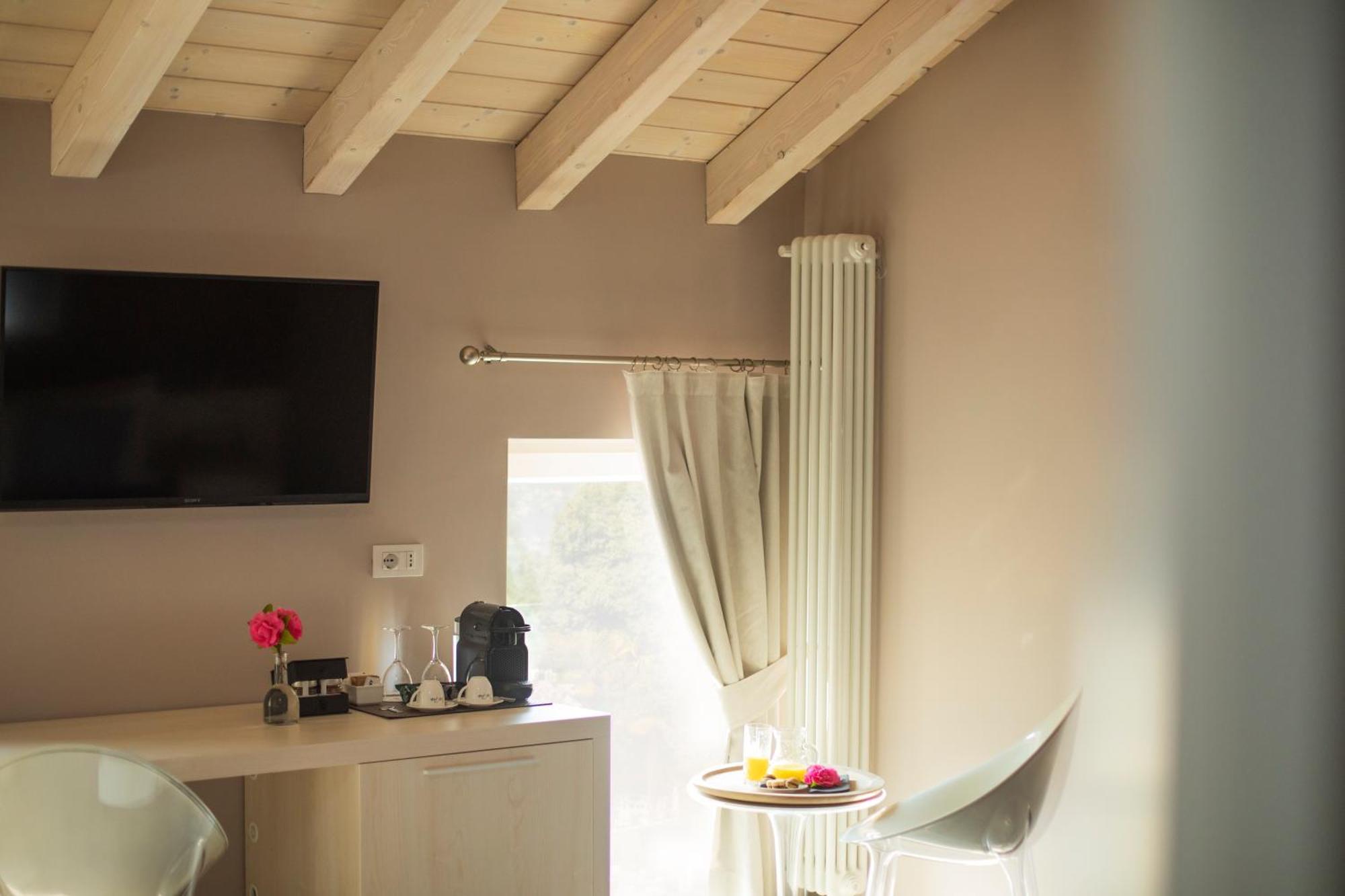 Camin Hotel Colmegna Luino Esterno foto